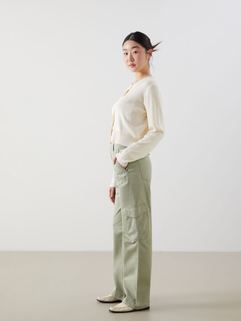 Ichkarida kamera bilan porno tomosha qiling